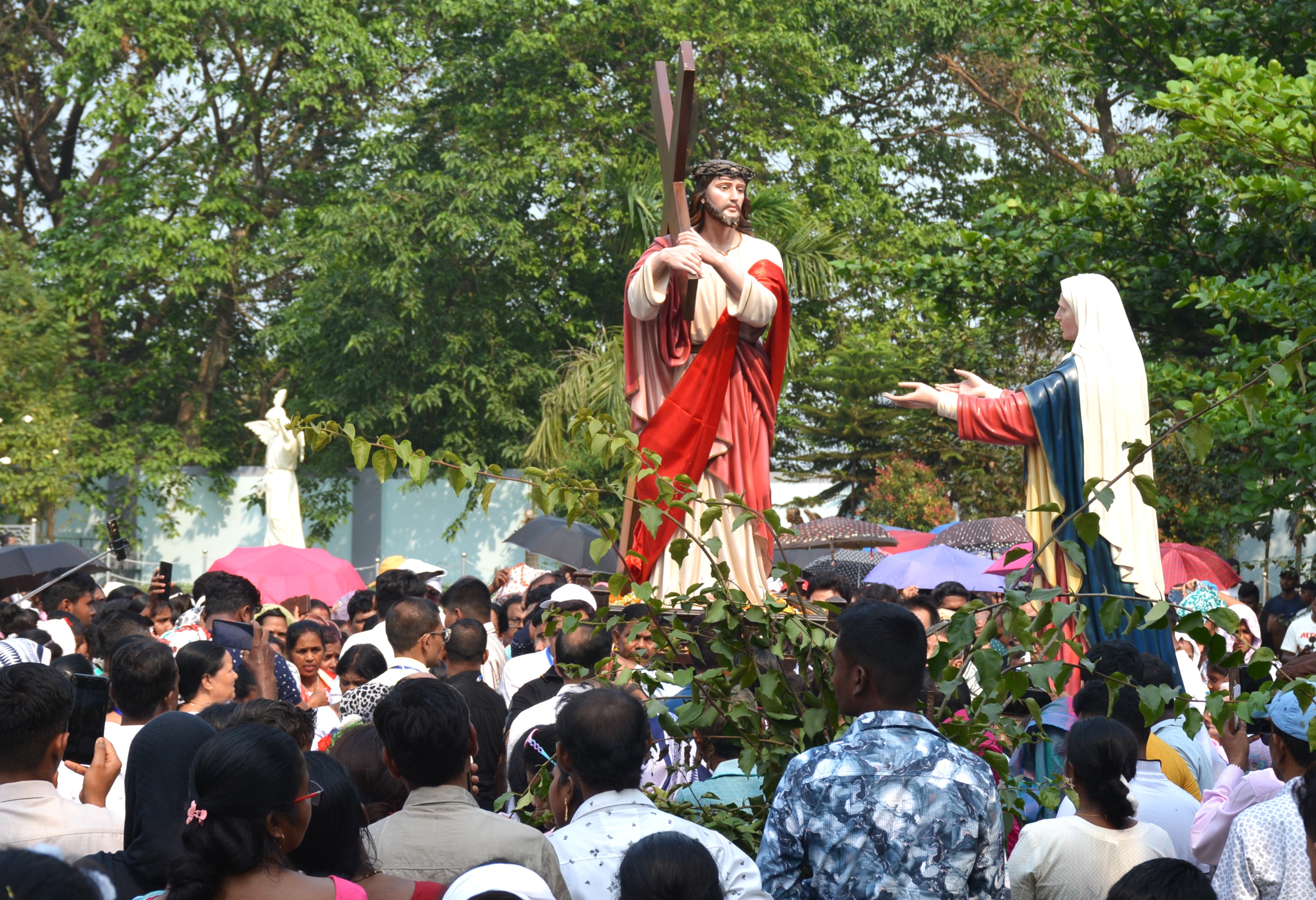lenten procession when Jesus meets Mary